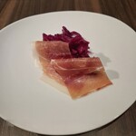 鉄板焼 小助川 - 生ハムと紫キャベツのマリネ