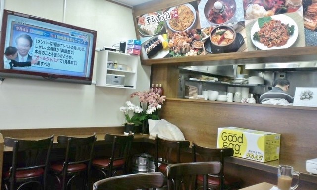 ドンキホーテの入口にある韓国料理店』by カミオンユ ドンキホーテの入口にある韓国料理店』by カミオンユ