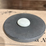 Nonna Nietta - ⚫︎モッツァレラチーズ
      うめえ〜！モキュモキュ〜！
      ほんのり温かくて超ミルキー！
      毎日これ食ってたら性格良くなりそうなミルキー感。