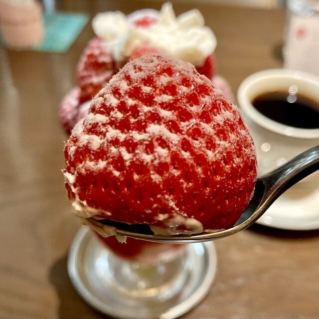 1日30食限定のいちごパフェ』by みずき_0627 : フクナガ901