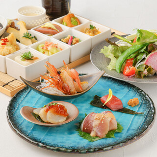 大好評！¥2,000~のランチセットや、晴れの日向けの昼会席