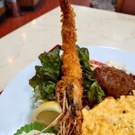 ひかり食堂 - ◯海老フライ
有頭海老を手仕込みで衣を付けられ揚げられてある
生エビを揚げているであろう
プリッとした食感があり
海老の美味しさも濃い感じでキチンとあった♪