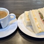 アンジェリーナ - コーヒーと本日のサンドイッチ