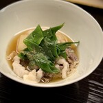 道人 - 秋田からの月の輪ちゃん。
      なんでしょうね、この脂の甘さ、美味しさは(^^)
      九条葱が柔らかくて甘いし、瑞々しい大根も主役級です。