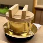 道人 - 特注という真鍮の羽釜で炊かれます♪
      毎日、お酢で磨いているといいます。美しい…