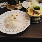 トマト - ビーフタンカレー　季節の野菜　チーズトッピング