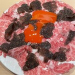 牛肉寿司 きんたん - ユッケトリフがけ