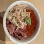 牛肉寿司 きんたん - 毛蟹　牛肉　イクラ丼