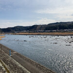 戸山うなぎ - 三隈川に面する