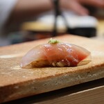 鮨ト酒肴 富かわ -  ［握り］天然真鯛