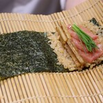 鮨ト酒肴 富かわ - ［握り］大トロの海苔巻き