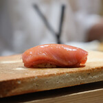 鮨ト酒肴 富かわ - ［握り］本鮪の中トロ