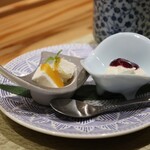 鮨ト酒肴 富かわ - 甘味：カリフラワーのセミブレッド(左)＆クレームダンジュ(右)