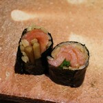 鮨ト酒肴 富かわ - ［握り］大トロの海苔巻き
