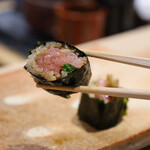 鮨ト酒肴 富かわ - ［握り］大トロの海苔巻き
