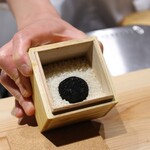 鮨ト酒肴 富かわ - ［握り］マグロッシーニに使われるトリュフ
