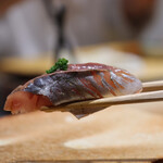 鮨ト酒肴 富かわ - ［握り］アジ