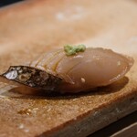 鮨ト酒肴 富かわ -  ［握り］サワラ