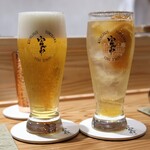 鮨ト酒肴 富かわ - アサヒプレミアム生(左)＆富かわハイボール(右)