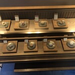 RIVA - 暖簾をくぐると和菓子がお出迎え