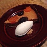 デュ バリー - アプリコットとプルーンのタルト キャラメル風味（ランチデザート）