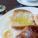 フォルクス 豊洲店 - 休日は、昼過ぎ迄寝てて、起きて菓子パンを２個と野菜ジュース一本とかで、済ませる時とかも在りますしね…。それで、食べる時はもう自分でも空になった包装紙やお皿を見てビっクリする位に、ドカ食いしますし…。