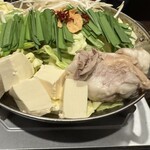 府中邸 - 氷見牛のもつ鍋調理前
