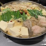 府中邸 - 氷見牛もつ鍋調理完了