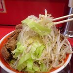 ラーメン タロー 五反田の陣 - 小ラーメン豚入り1,100円（野菜マシ、削り節）