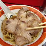 ラーメン タロー 五反田の陣 - 小ラーメン豚入り1,100円（野菜マシ、削り節）