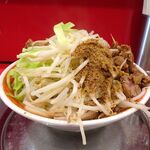 ラーメン タロー 五反田の陣 - 小ラーメン豚入り1,100円（野菜マシ、削り節）