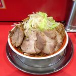 ラーメン タロー 五反田の陣 - 小ラーメン豚入り1,100円（野菜マシ、削り節）