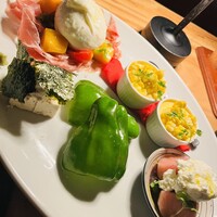 カルネジーオ イースト -  カルネジーオ イースト -