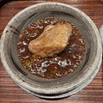 廣澤 - 対馬 喉黒フライとリーキ(西洋葱)、蕗の薹の甜麺醤餡の土鍋煮込
