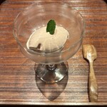 廣澤 - 甘酒と苺(埼玉あまりんと福岡あまおう)とカルダモンのアイスクリーム