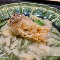 鮨 こん藤 - ③ 甘鯛（萩産）の松笠揚げ　帆立の餡