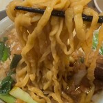 いかれたヌードル フィッシュトンズ - 麺リフト