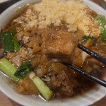 いかれたヌードル フィッシュトンズ - 味彩豚