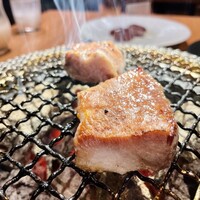 YAKINIKU BON'S - 