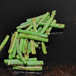 鉄板居酒屋いってつ - 「ニンニクの芽炒め」（330円）