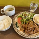 かどでcafe - 初めて食べたポークチャップ美味しかったなぁ(๑˃̵ᴗ˂̵)