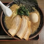 上田らあめん はち - 丸徳豚骨醤油ラーメン