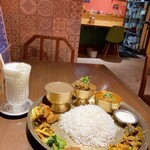 Asian kitchen cafe 百福 - テーブル席