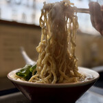 らー麺　Do・Ni・Bo - ちぢれ太麺をリフトUP⤴️