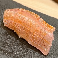 鮨 こん藤 - 春子鯛です。完璧な脱水と塩入れです