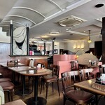 る・るぽ - 清潔感のあるレトロ喫茶の雰囲気