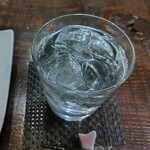 郷港 - 三岳のロック。