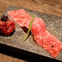 焼肉GROW - 黒毛和牛ザブトンの大名握りと特選和牛ユッケ
