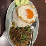タイの食卓 クルン・サイアム 大井町店 - 牛すじのガパオライス(期間限定)