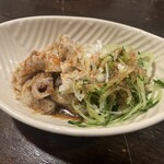 金町製麺 - 豚コブクロの胡麻香味ダレがけ　470円